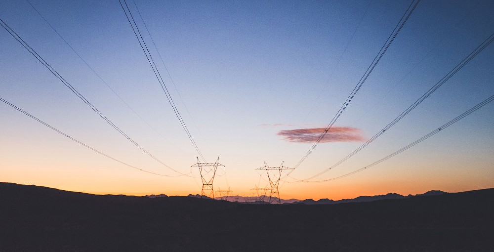 高壓電力輸送-中國(guó)電力管理體制重大變革：能源部成立與電力集團(tuán)公司組建紀(jì)實(shí)